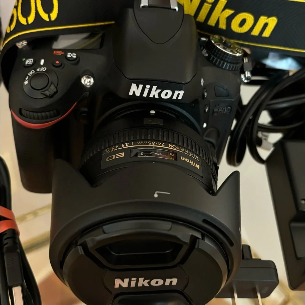 Nikon D600 camera with carrying case and original charger